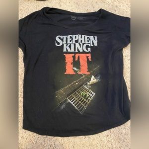 Out of Print Stephen King’s IT XL women’s tee flowy